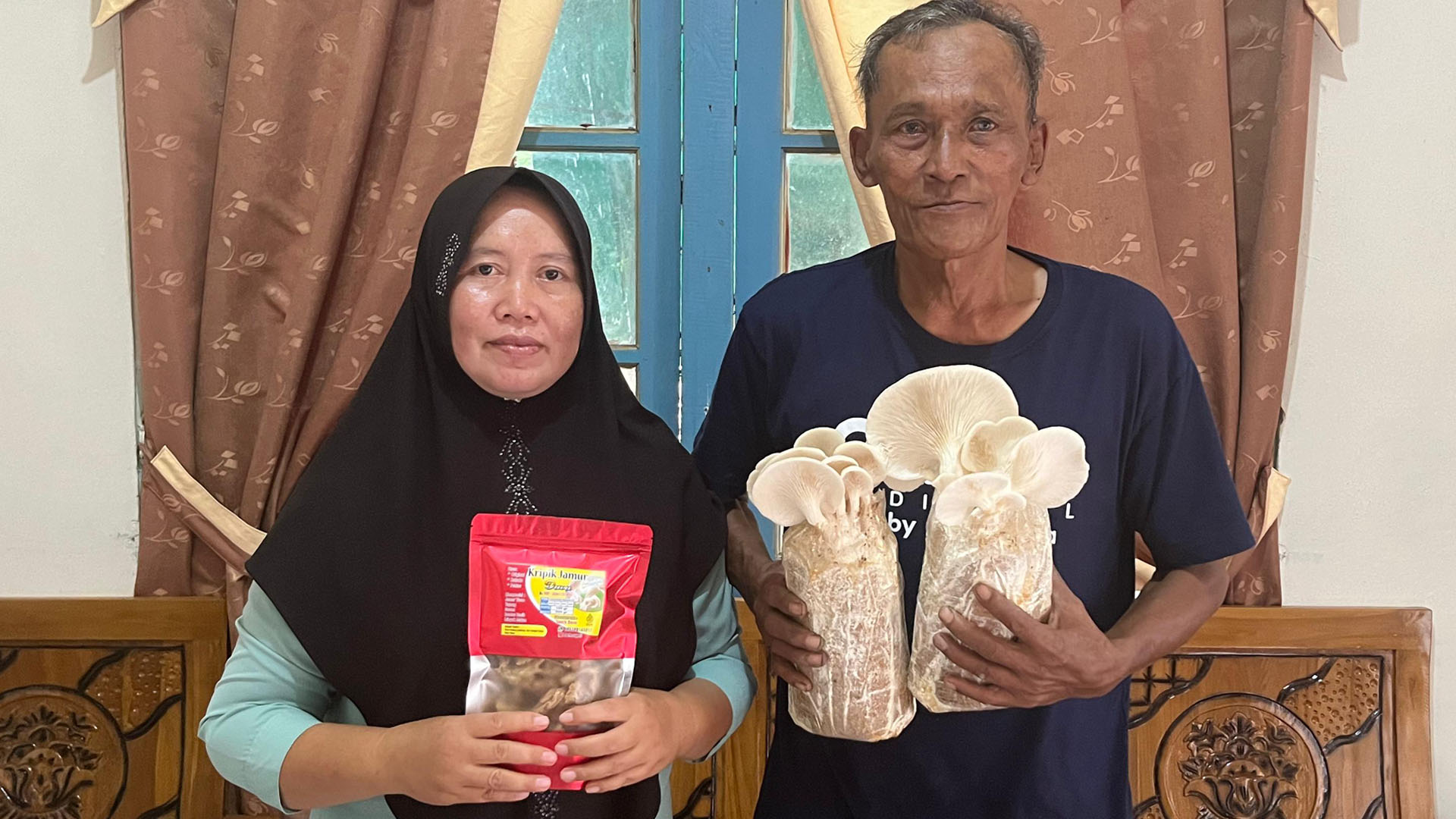 Kisah Jatuh Bangun Pasangan Sumanji dan Suyati Mengubah Jamur Tiram Putih Menjadi Kripik Jamur Dava