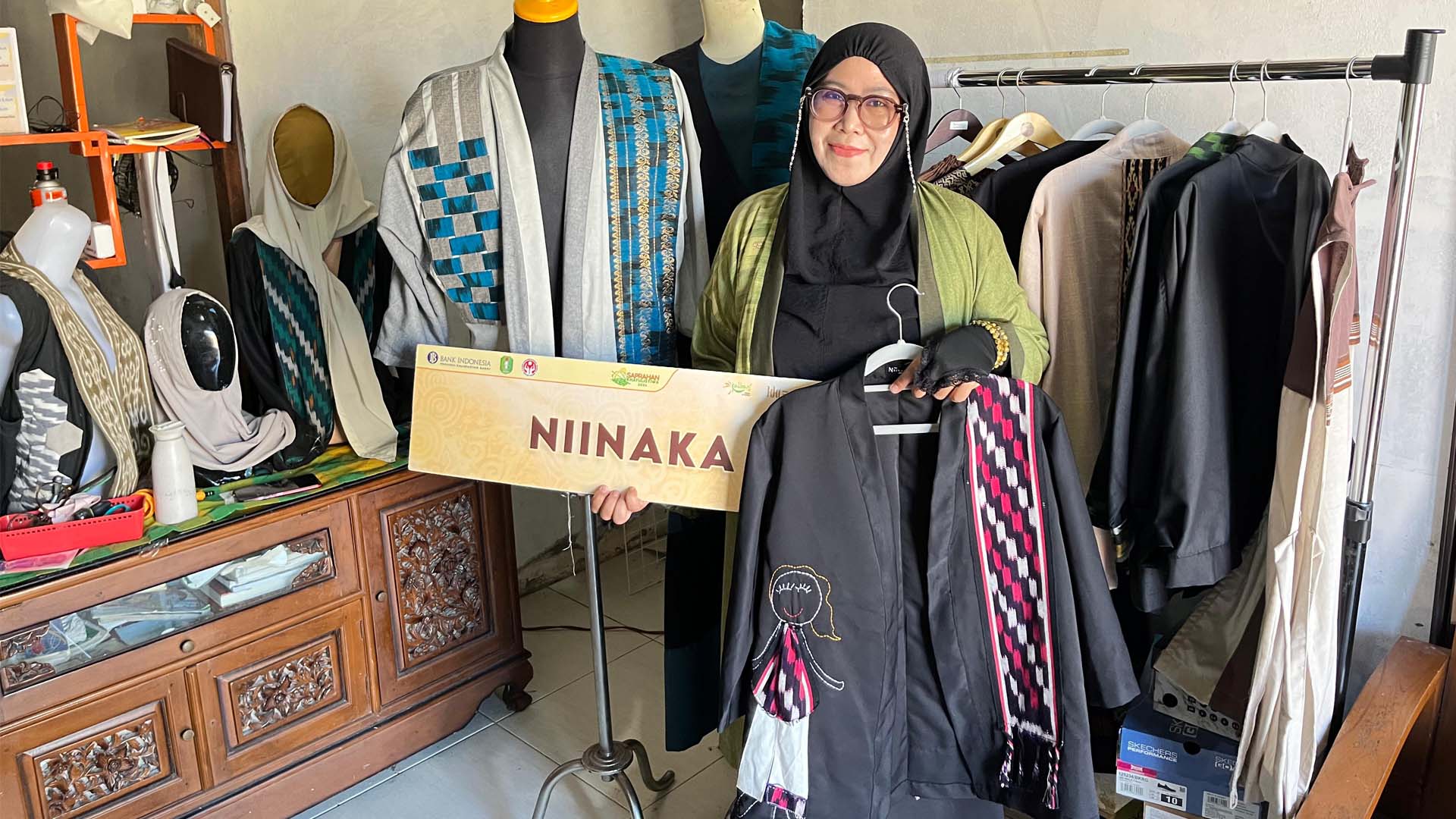 Menyulap Tenun Jadi Fashion Tren Masa Kini,Kisah NIINAKA Outer Etnik Yang Melestarikan Budaya